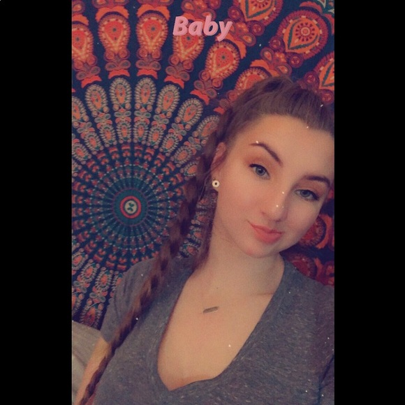 Meet your Posher, Hannah - Picture 1 of 1